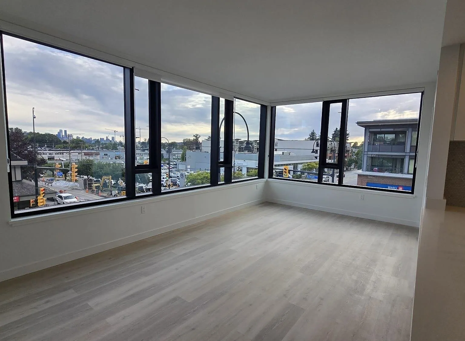 2 bed, 905 sqft, $4,200 — Photo 4