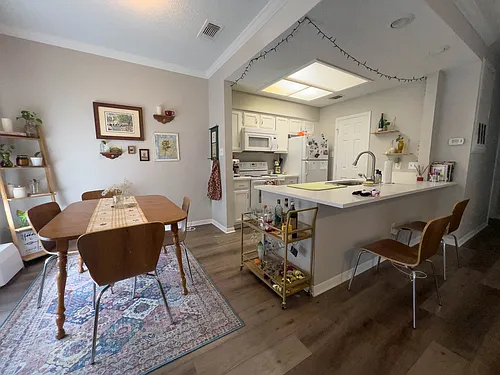 915 W 23rd St #205 Photo 1