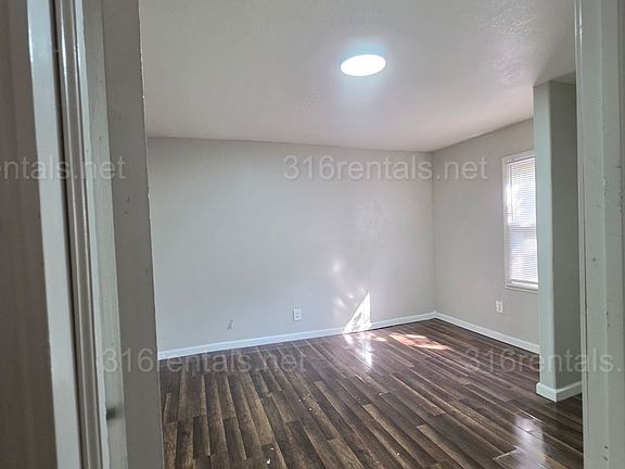 4th image of 714 N Ash St