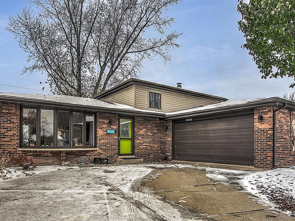 1st image of 2526 Red Oak Dr