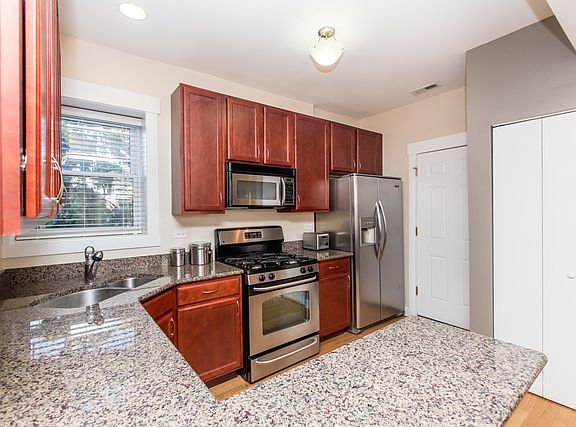 3rd image of 3018 W Belle Plaine Ave APT 2