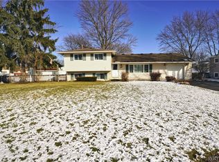 8 Patrician Cir, Rochester, NY 14623