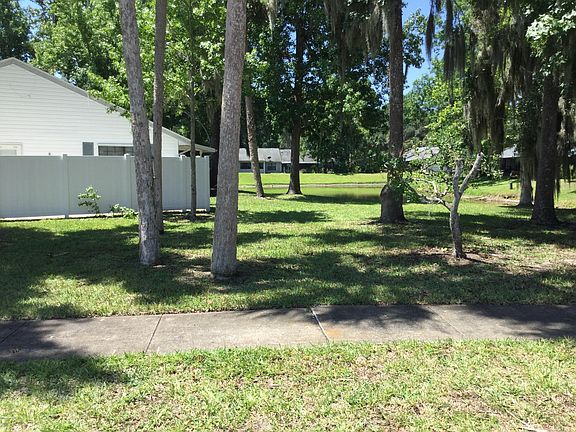 3rd image of 1046 Oak Forest Cir