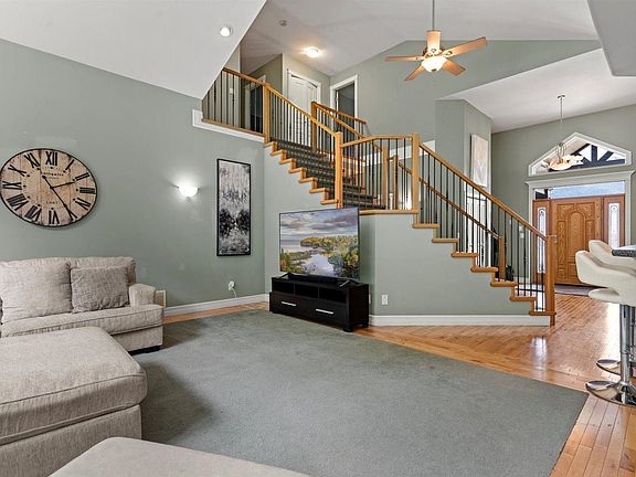 5th image of 46035 Sherwood Dr