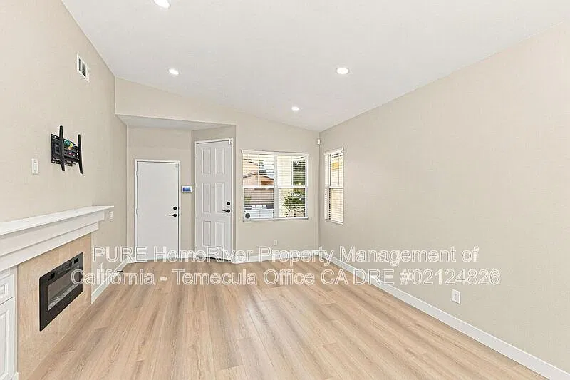 3 bed, 2.0 bath, 1104 sqft, $2,850 — Photo 4