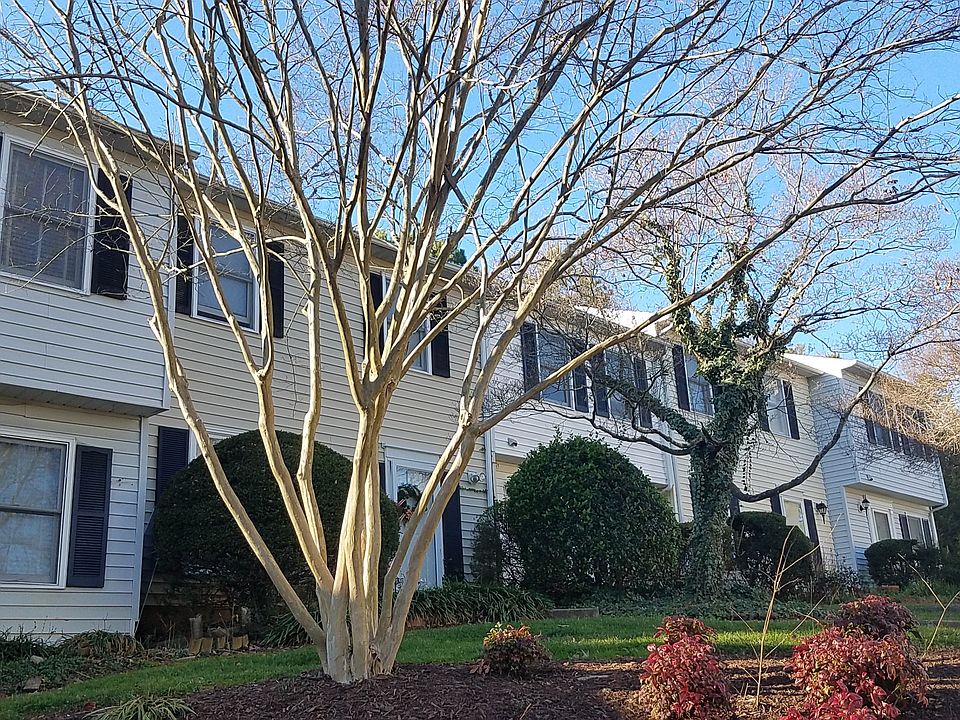 2nd image of 16 Georgetown Ct