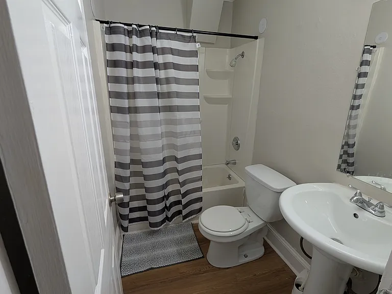 938 Beckwith St SW — Photo 4
