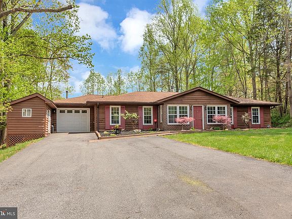 5th image of 34 Clover Hill Dr