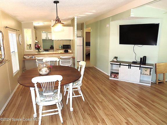 5th image of 618 Papaya Cir