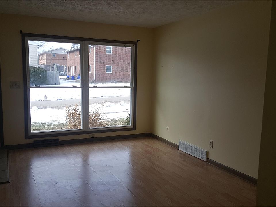 1st image of 3315 Sablewood Dr #2