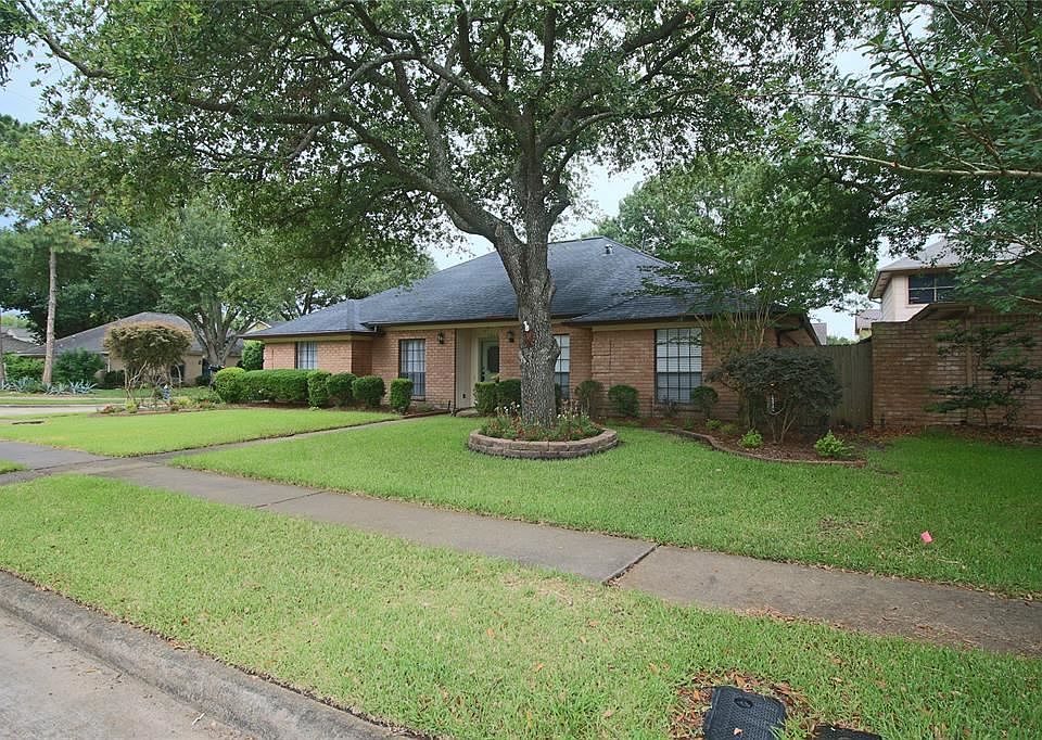1st image of 1846 Round Lake Dr