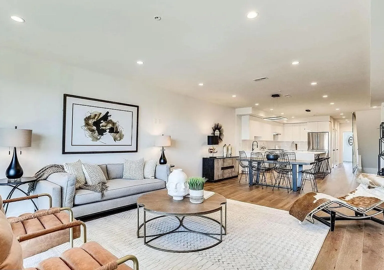 Luxury 3 Bed 3.5 Bath With Parking & Roof Deck — Photo 3