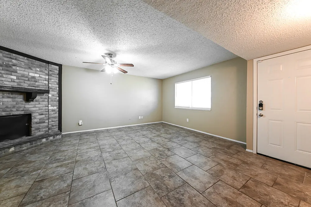 3 bed, 2.0 bath, 1229 sqft, $2,125 — Photo 3