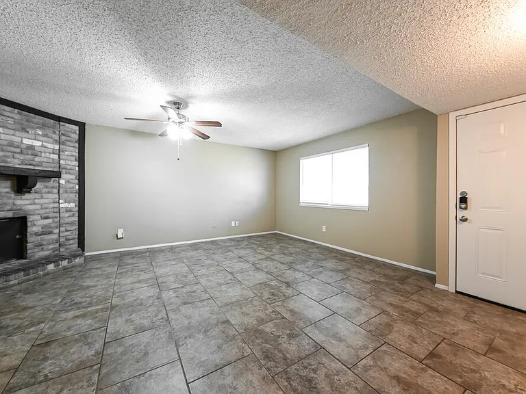 1522 Sunset Ln — Photo 3