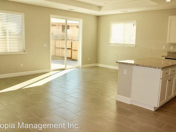 5th image of 417 Aster St