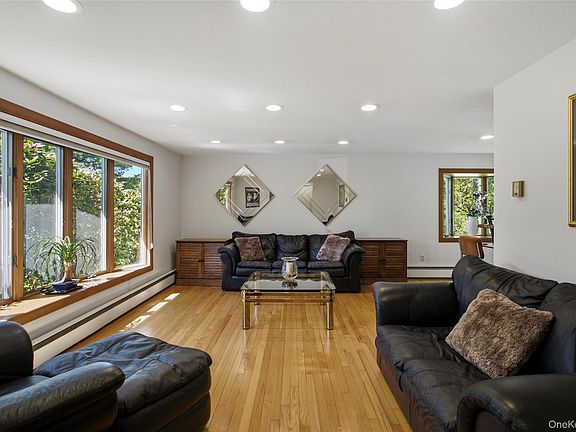 3rd image of 32 Meadow Ridge Road