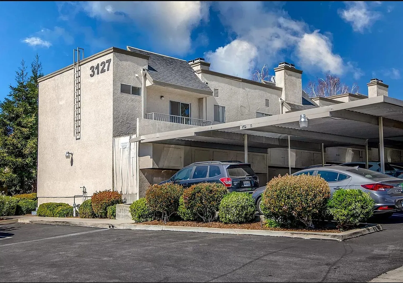 Foothill Blvd. Apartments — Photo 1