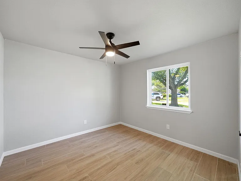 7530 Millbrae Ln — Photo 7