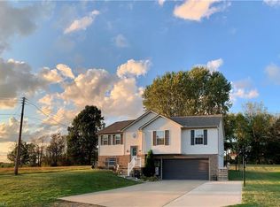 6055 Apple St NE, Louisville, OH