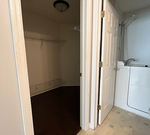 4th image of 302 Rose Hill Ln
