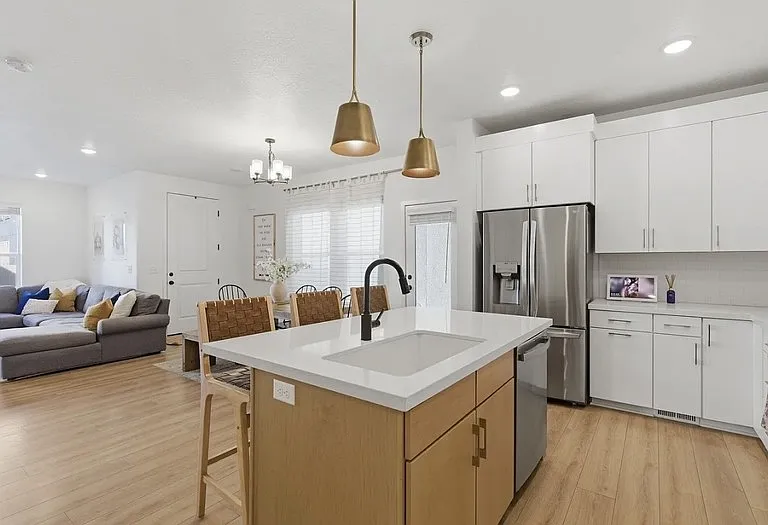 9747 N Ashgrove Ln — Photo 11