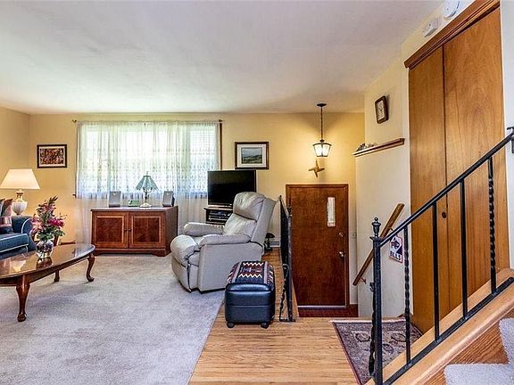 5th image of 56 Antoinette Dr