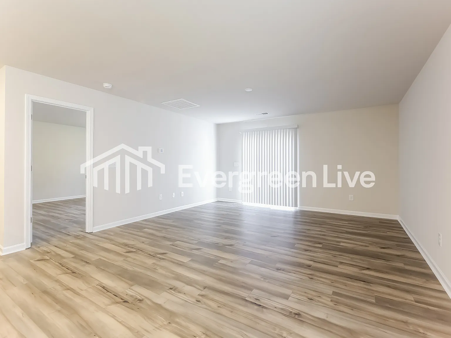 5 bed, 2.5 bath, 2306 sqft, $1,920 — Photo 3
