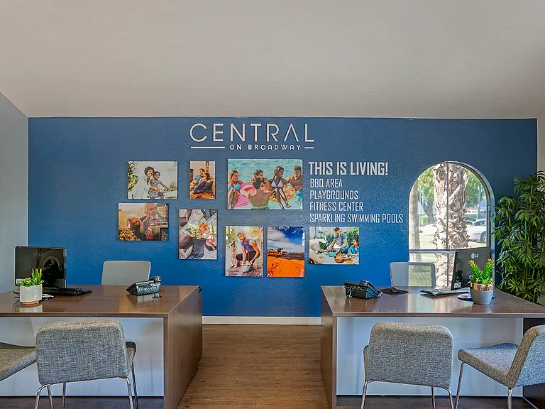 Central on Broadway — Photo 38