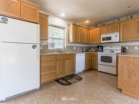 4th image of 707 S Broadway Street