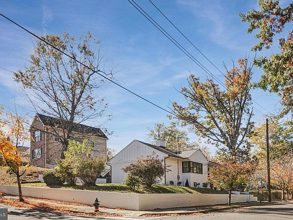 2nd image of 3127 Park Dr SE