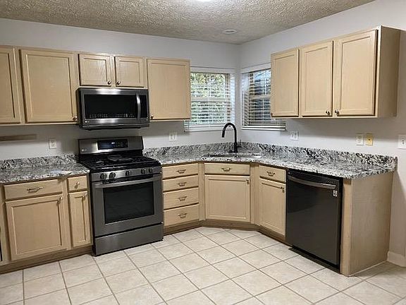 Kitchen - includes oven, refrigerator, dishwasher and microwave
