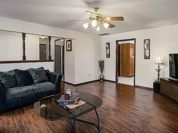 2nd image of 100 Lochwood Ln