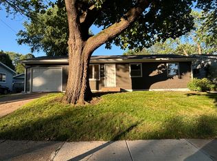 3403 Kimberly Downs Rd, Davenport, IA 52807