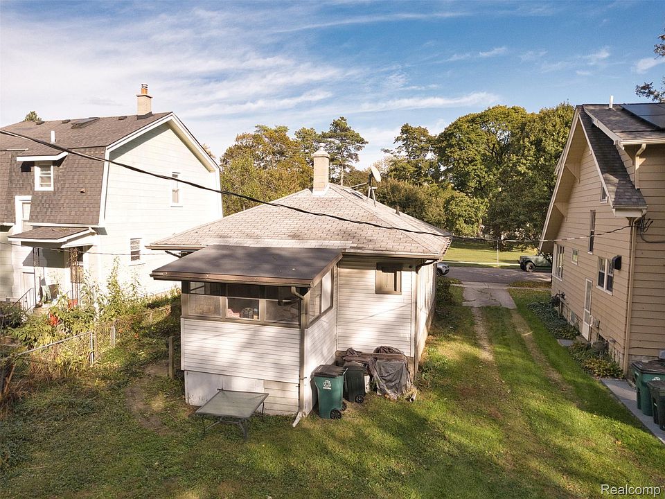 621 Saint Louis St, photo 9