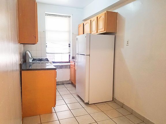 5th image of 3338 Parsons Blvd APT 1E