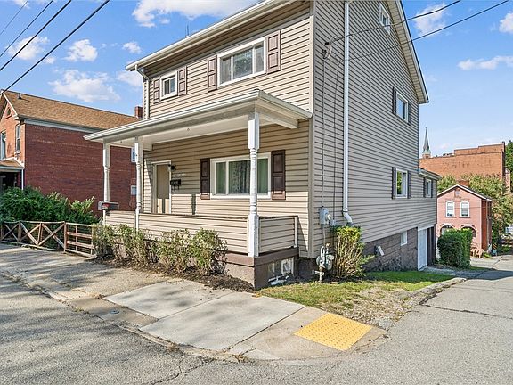 2nd image of 402 S Urania Ave