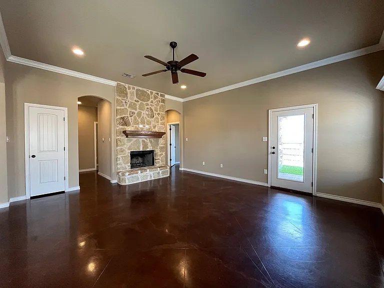 3005 Stallion Dr — Photo 2
