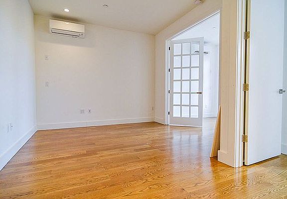 4th image of 140 Manhattan Ave #3F