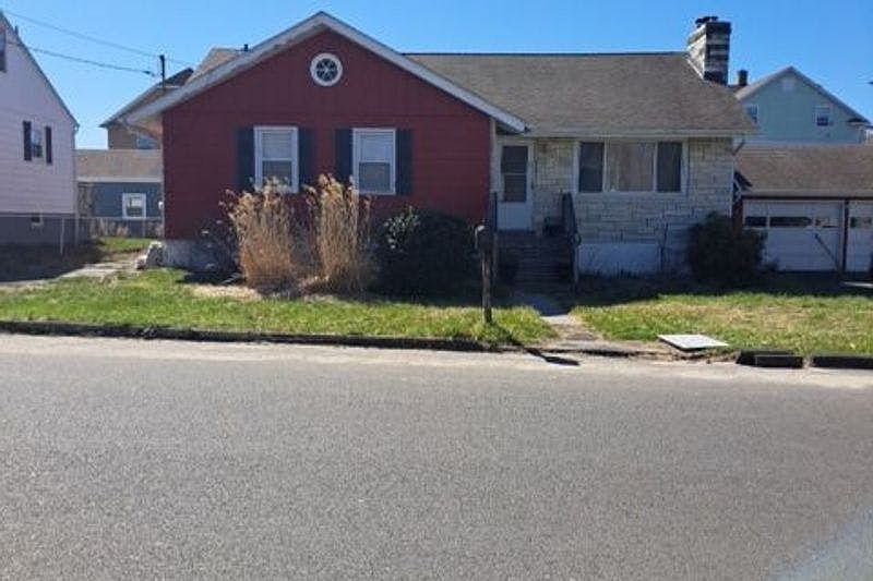 1st image of 83 Bennett Ave