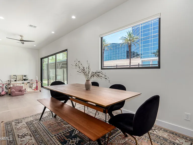 2544 E Pierson St — Photo 10