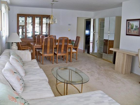 4th image of 409 Saint Thomas Dr