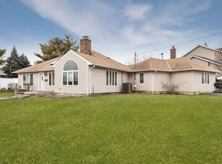 1 Cambridge Dr, Massapequa, NY 11758