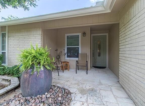 3rd image of 3421 Roanoke Dr