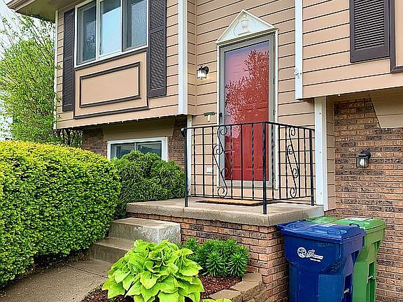 2nd image of 3208 Henery Cir