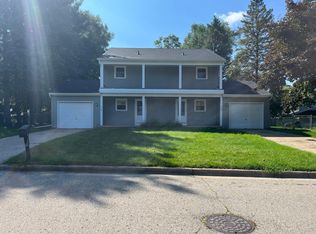 5724 Ridgeway Dr, Haslett, MI 48840