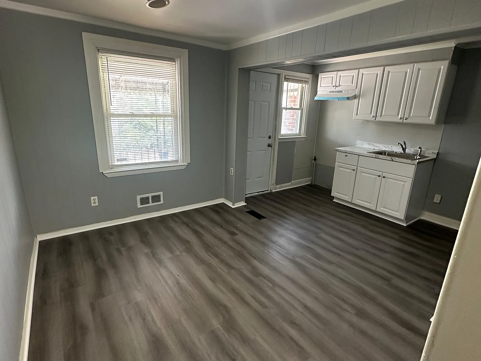 3 bed, 1.0 bath, $2,000 — Photo 3
