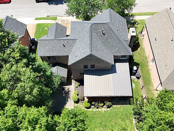 2nd image of 224 Stonehaven Cir