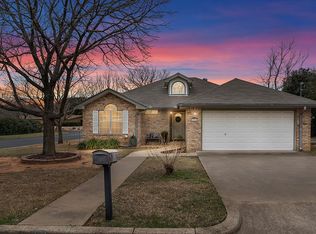 101 W Grothe St, Fredericksburg, TX 78624