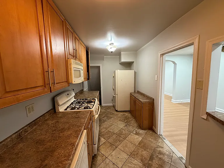1223 Gilham St — Photo 7
