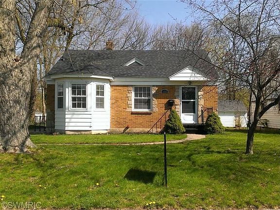 2nd image of 1035 Ardmore St SE